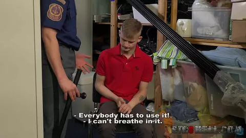 Scopata dalla guardia di sicurezza dell'aeroporto