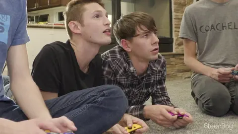 Gamer sexy – Caleb Gray & Garrett Kinsley