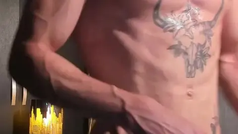 Metatron_muscle su Chaturbate: muscoloso asciutto, eiaculazione abbondante