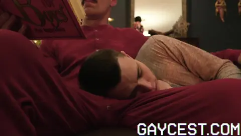 FAMILY HOLIDAY TRADITION Episode 2 - Xmas Sleepy Time