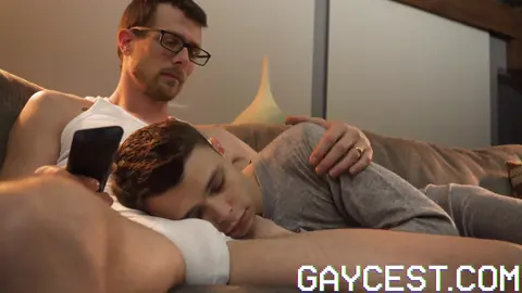 Daddy & il suo twink — Ep.2 Serata film che degenera