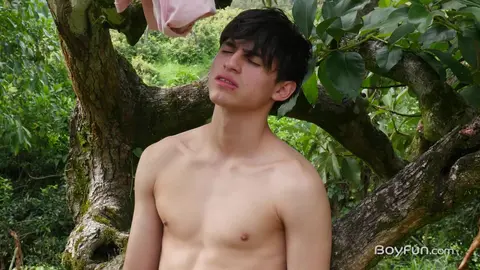 Justin Host + Muriel Karmesi