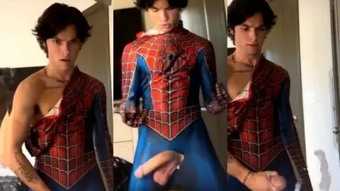 Logansprivatepage - Wichsen in einem Spiderman-Kostüm
