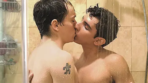 I legami tra fratelli Cap. 2: Fare la doccia insieme (Ted Xander, Carter Fore)