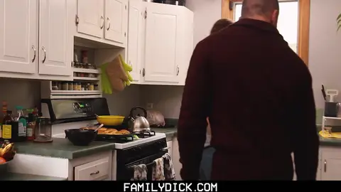 Mr Byers and His Boy Capítulo 2: Thankful For My Boy (Tobby Byers Byers (Padrastro), Teddy Byers (Hijastro)