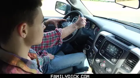 Daddy's Little Boy Capítulo 6: Outdoor Pitstop (Jacob Armstrong (Padrastro), Austin Armstrong (Hijastro)