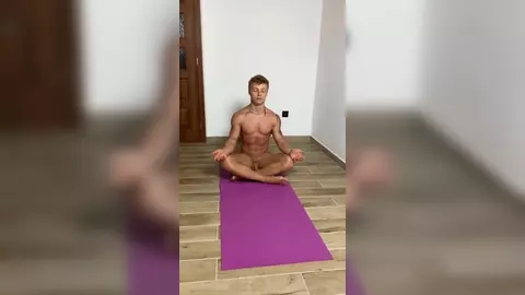 Twink fit entrena desnudo