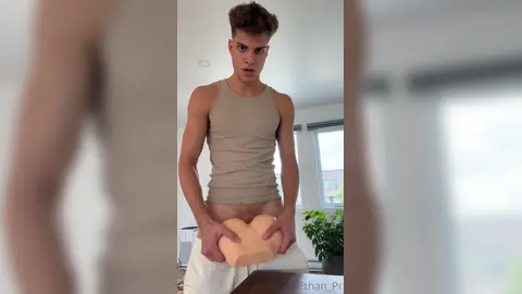 Favorito — dentro de mi toy apretado — Ethan