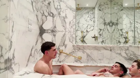 Ванна — двойной минет