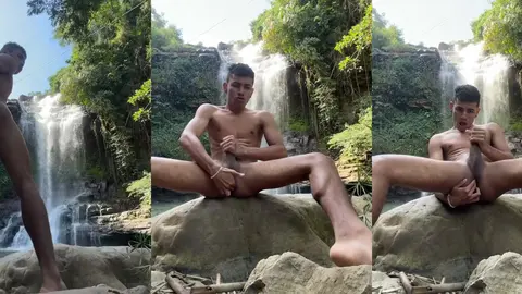 Gregory - Un latino con un cazzo enorme si masturba sotto una cascata
