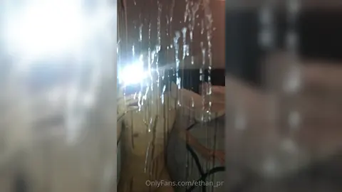 Залп в зеркало и облизывание — Ethan