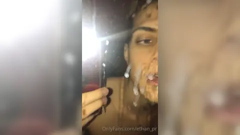 Specchio sporcato e leccato — Ethan