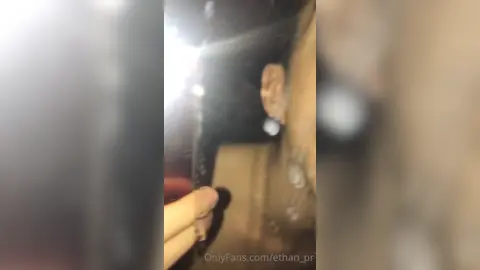 Specchio sporcato e leccato — Ethan