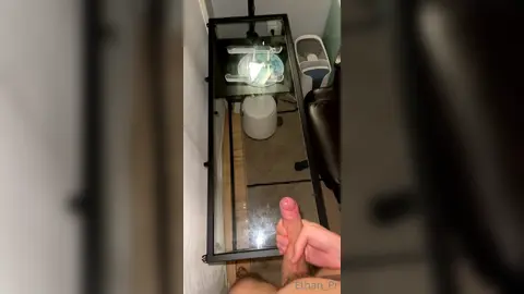 48h — escritorio bañado (alt) — Ethan