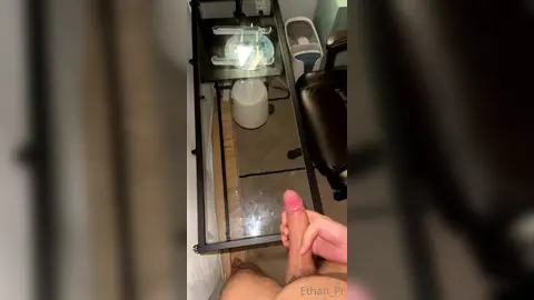 48h — scrivania imbiancata (alt) — Ethan