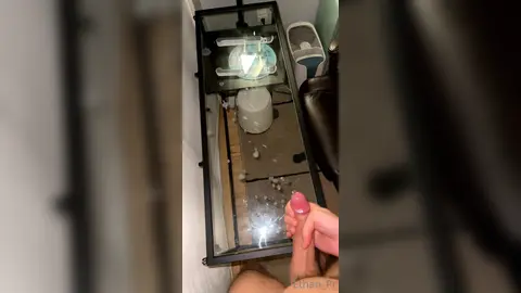 48h — escritorio bañado (alt) — Ethan