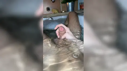 Vasca — spruzzo ovunque — Ethan