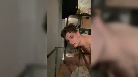 48 ore di carica — esplosione sulla scrivania — Ethan