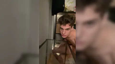 48 ore di carica — esplosione sulla scrivania — Ethan