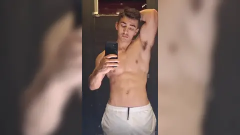 Fratello muscoloso svuota — Ethan_Pr