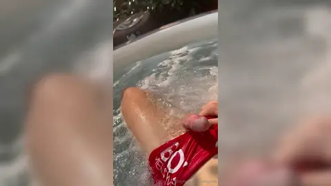 Ideas en el jacuzzi — Valentin