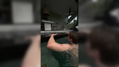 В бассейн со мной — Валентин