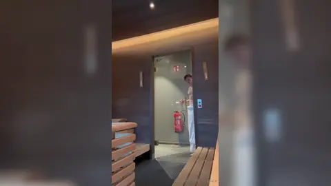 Asciugamano giù — Valentin