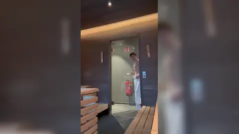 Toalla al suelo — Valentin