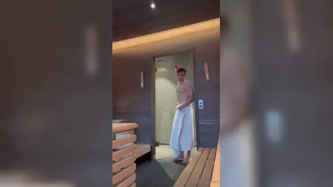 Toalla al suelo — Valentin