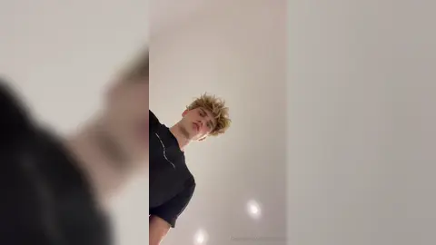 Раздень меня — Валентин