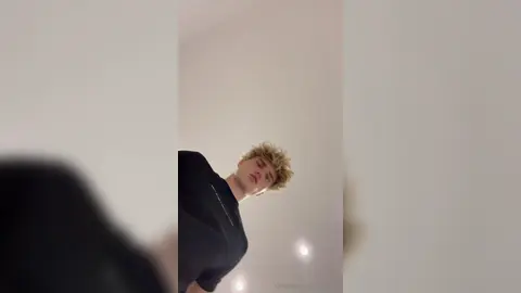 Undress Me — Valentin