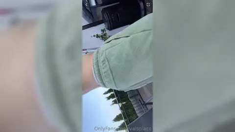 Comeria minha bunda? — Valentin