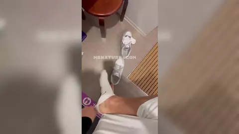 Svandylove — punheta no chuveiro da academia