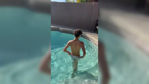 Gesellschaft am Pool — Luca Ambrose