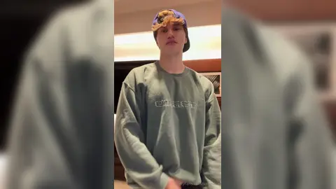 Wobbly Huge Dick Needs Sucking — Valentin