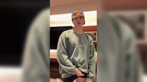 Wackelnder Riesenschwanz zum Lutschen — Valentin