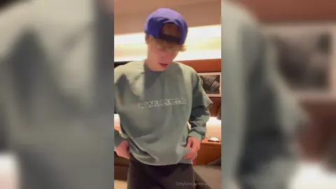 Wackelnder Riesenschwanz zum Lutschen — Valentin