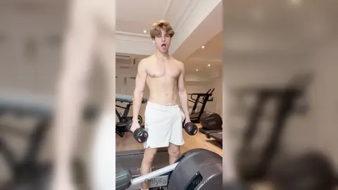 Floppy im Gym — Valentin