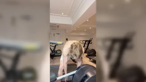 Floppy na academia — Valentin