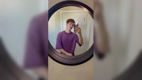 Bathroom Wank — Valentin