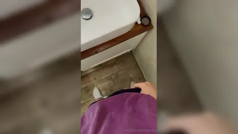 Sega in bagno — Valentin