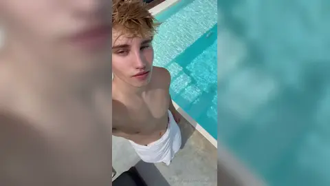 Piscina juntos? — Valentin