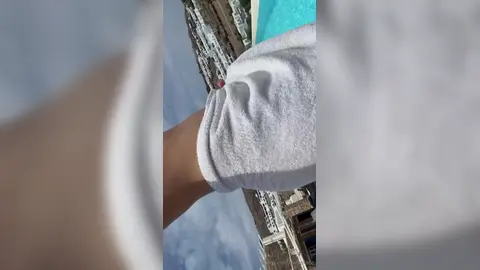 Piscina juntos? — Valentin