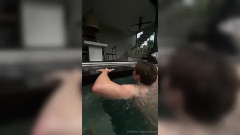 Tuffo nudo — Valentin