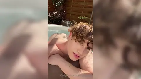 Jacuzzi sucio — Valentin