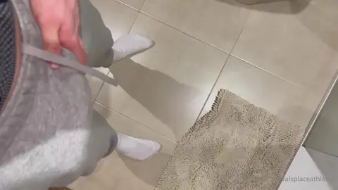 Chándal gris rebotando — Valentin Mehinagic