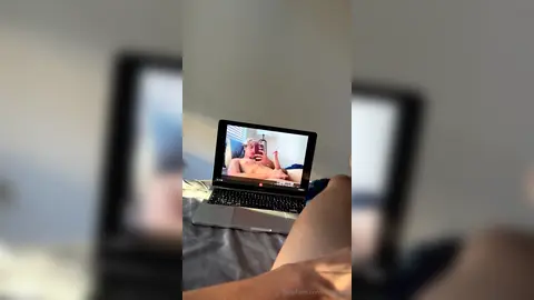 Punheta no FaceTime — Valentin Mehinagic