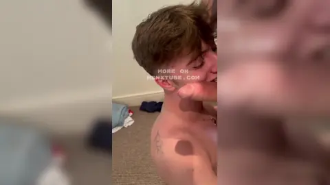 Tylereire22 takes a creampie from LondonCuckold